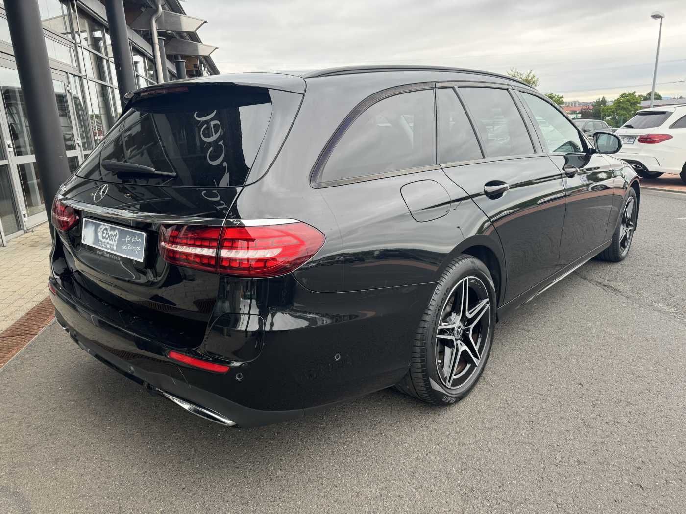 Fahrzeugabbildung Mercedes-Benz E 300de T AMG+Pano+DistrPlus+Night +AHK+360+Ambi