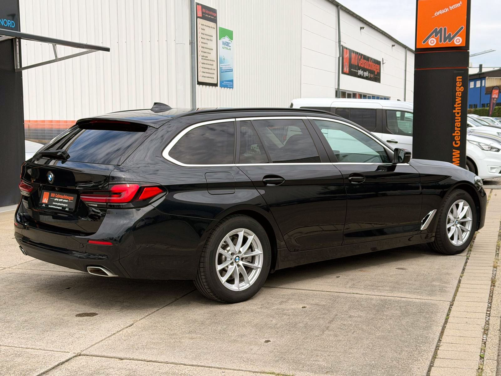 Fahrzeugabbildung BMW 520d Touring Steptr. ACC PDC KAM H&K HUD LED AHK