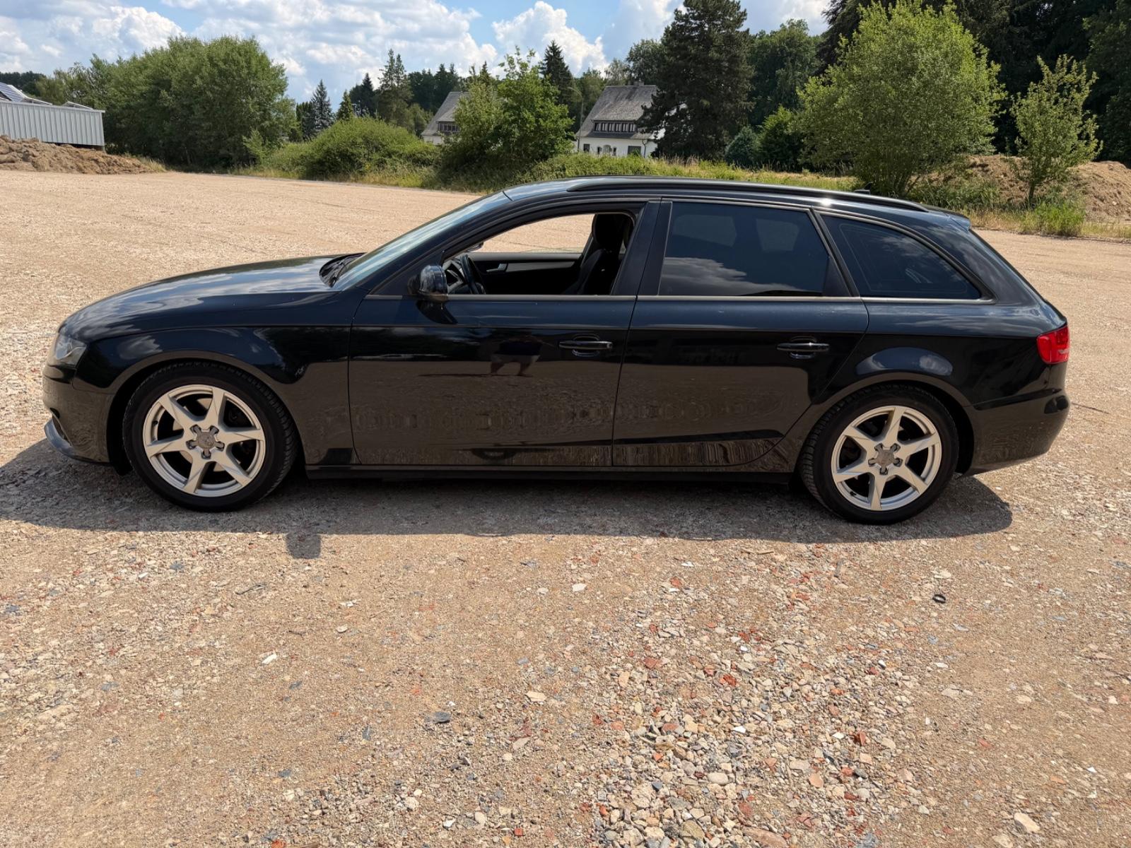 Audi A4 2011 — photo 7