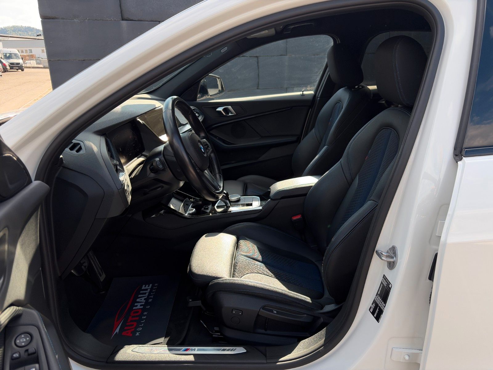Fahrzeugabbildung BMW 118i M Sport SHZ HiFi Adap. LED PDC TEMP CarPlay