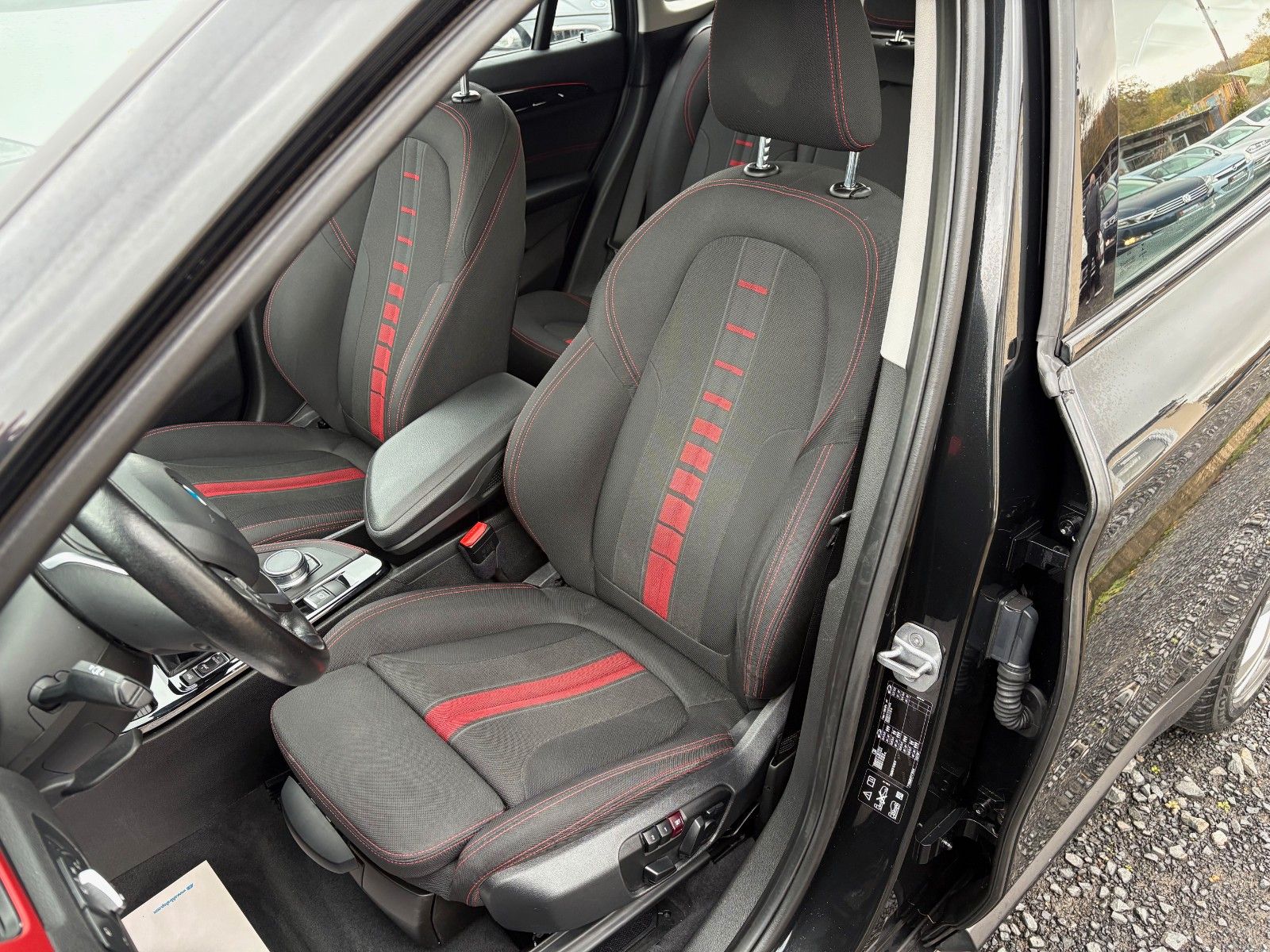 Fahrzeugabbildung BMW X1 xDrive25i Aut. SPORT LINE Navi LED HUD HiFi