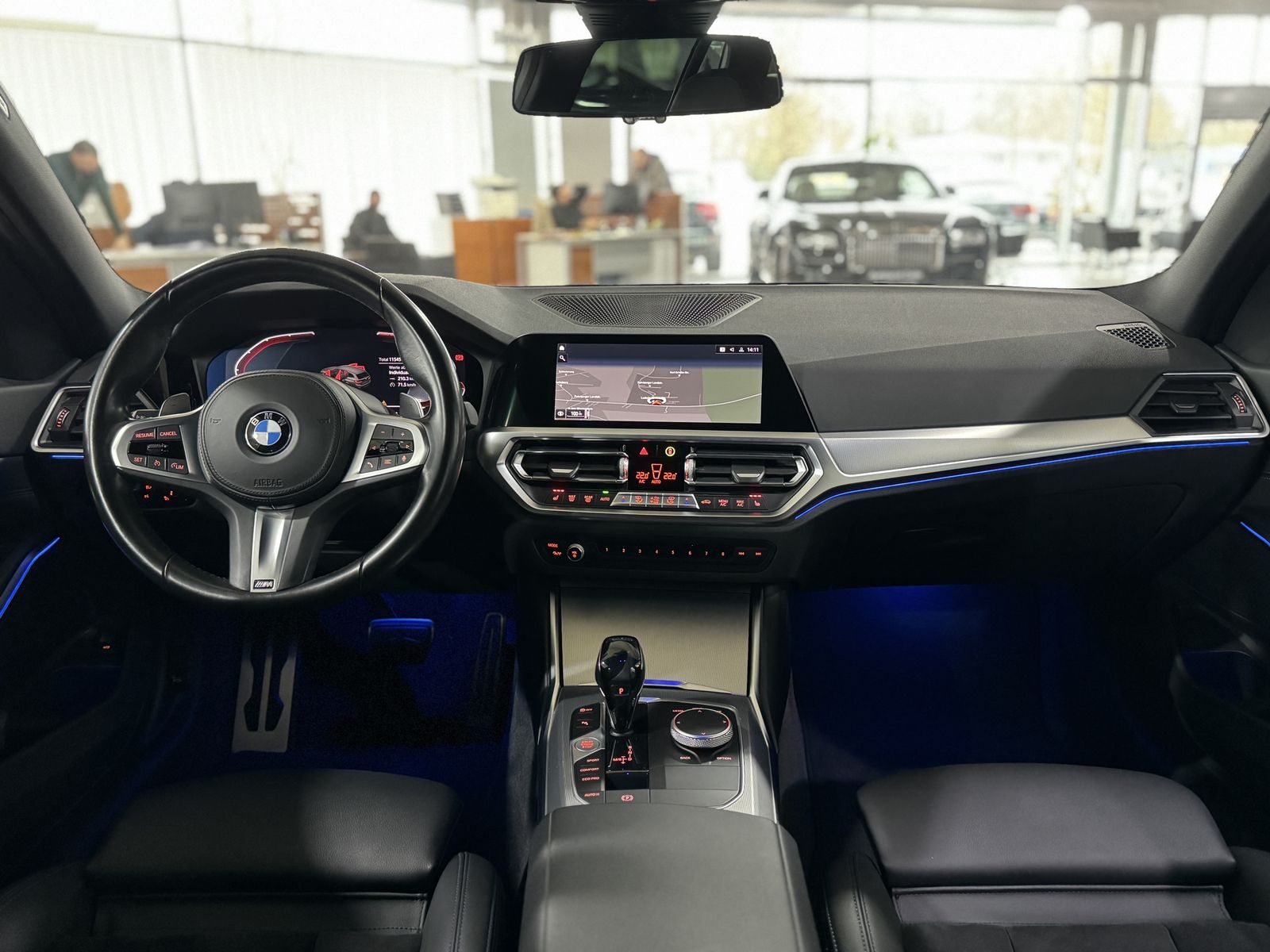 Fahrzeugabbildung BMW 330d xD M Sport HUD DAB AHK Komfort Alarm 19Zoll