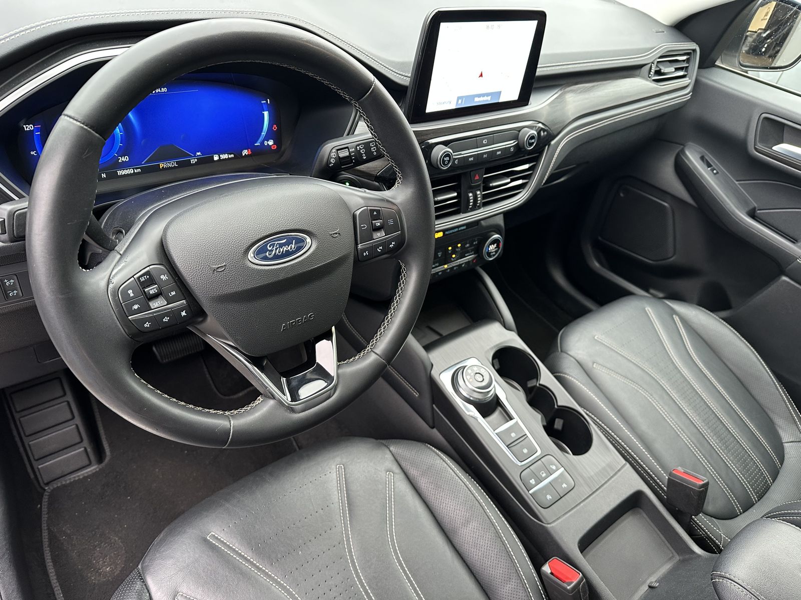Fahrzeugabbildung Ford Kuga 2.0 EcoBlue 4x4 Vignale NAV+LED+AHK+PANO+VC