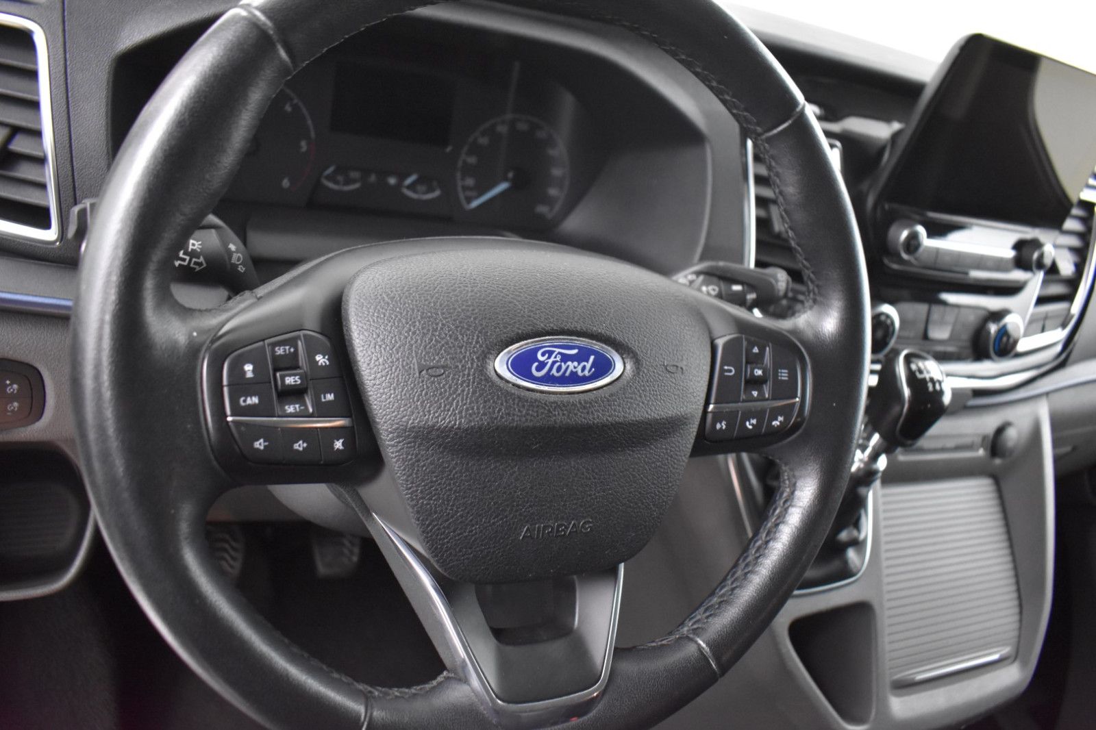 FORD Tourneo Cust 320 Activ 8SI+NAV+XEN+SHZ+ACC+LEDER - Image 15
