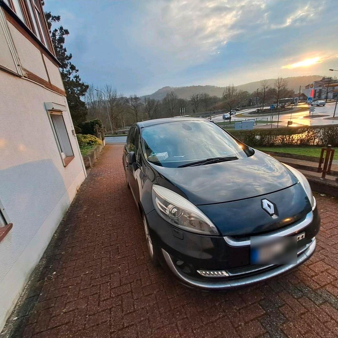 Renault Megane 2012 — engine 140 HP (103kW)