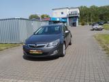 Opel Astra .1.6 Automatik*Behindertengerchtes Auto - Opel Astra aus 2010: 1.6