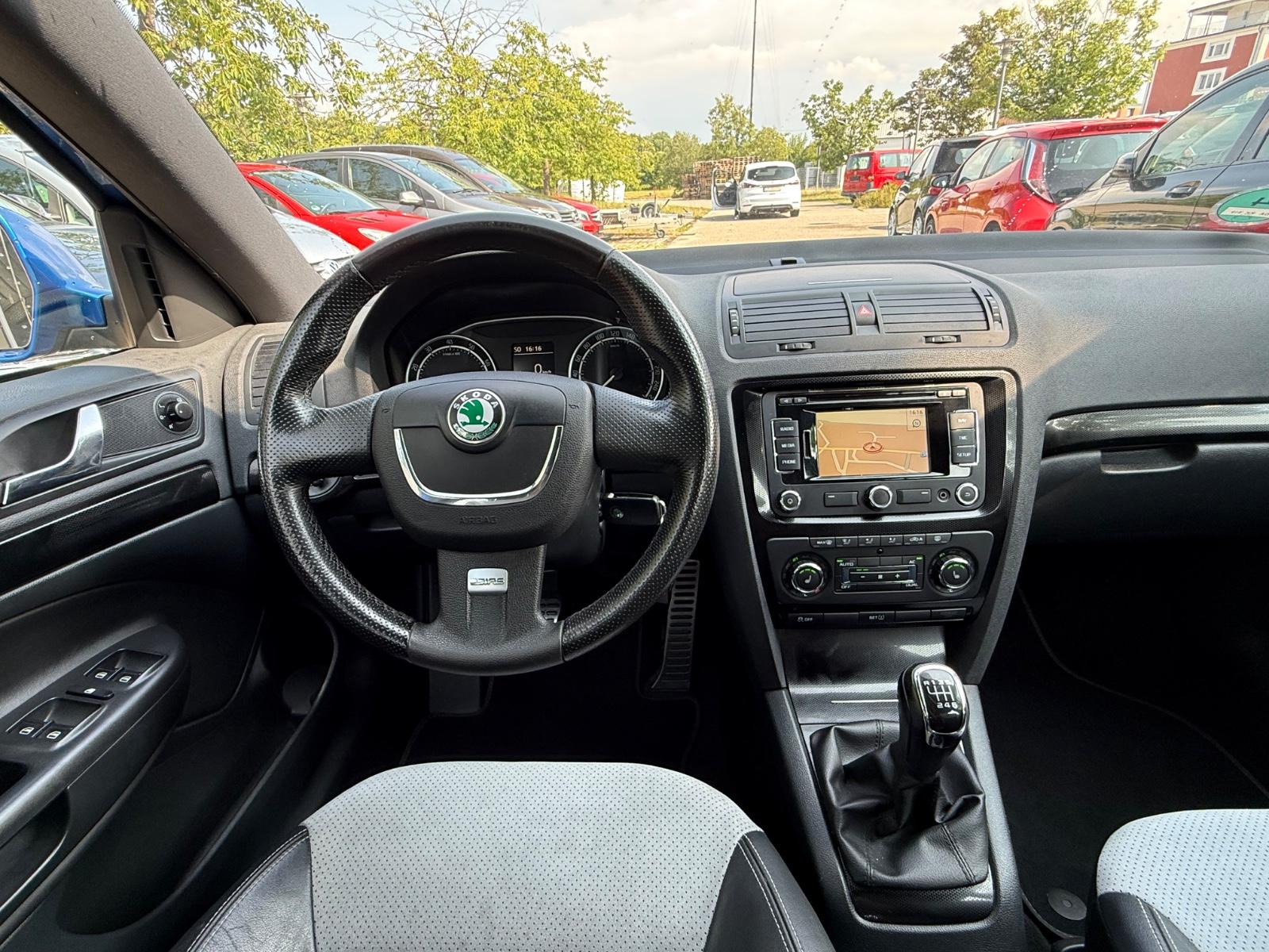 SKODA OCTAVIA - RS - 200 CV - BVM - CARNET ENTRETIEN