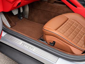 صورة مصغرة 31 لـ 2021 Ferrari ROMA
