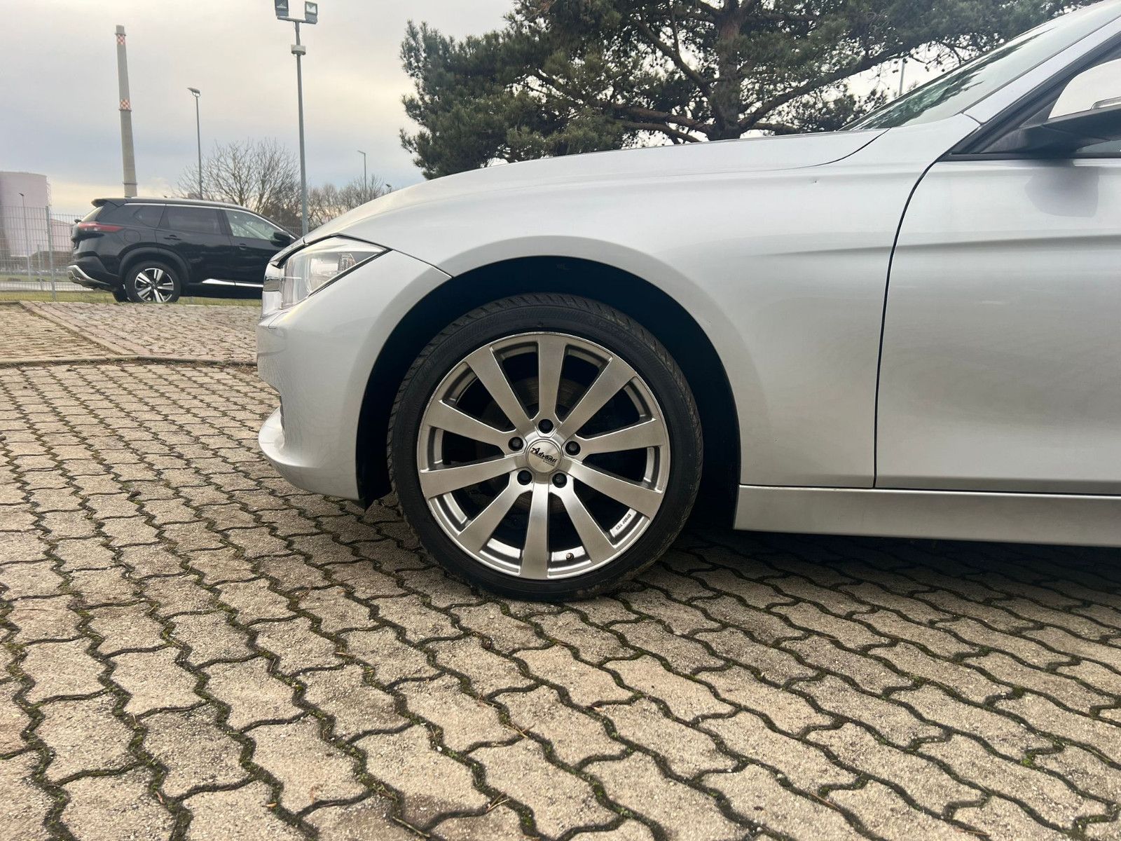 Fahrzeugabbildung BMW 316i F30 Limousine 1.6 KLIMA+XENON+SHZ+TÜV-NEU