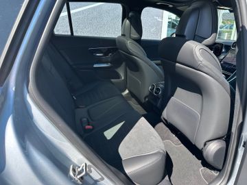 Fahrzeugabbildung Mercedes-Benz GLC 200 4Matic AMG Line Pano 20"