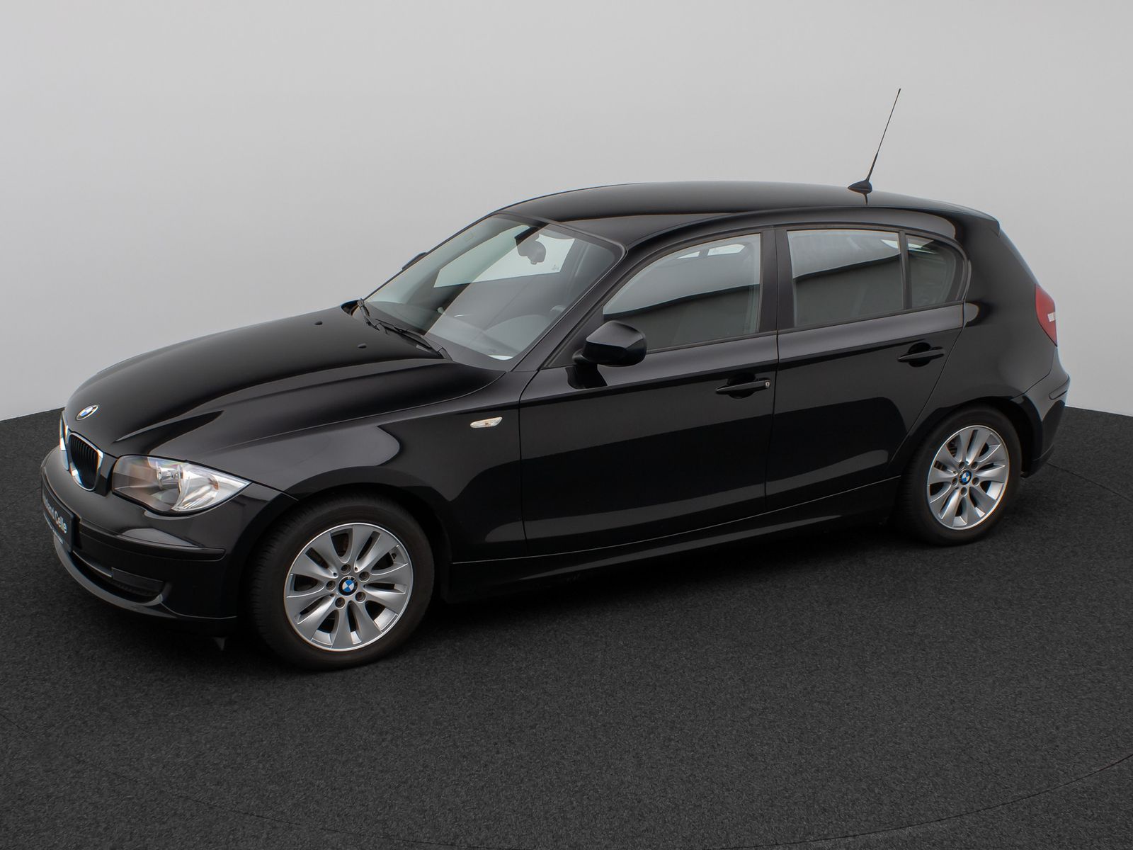 Fahrzeugabbildung BMW 118d  Advantage Sitzheizung AHK PDC Nebelscheinw