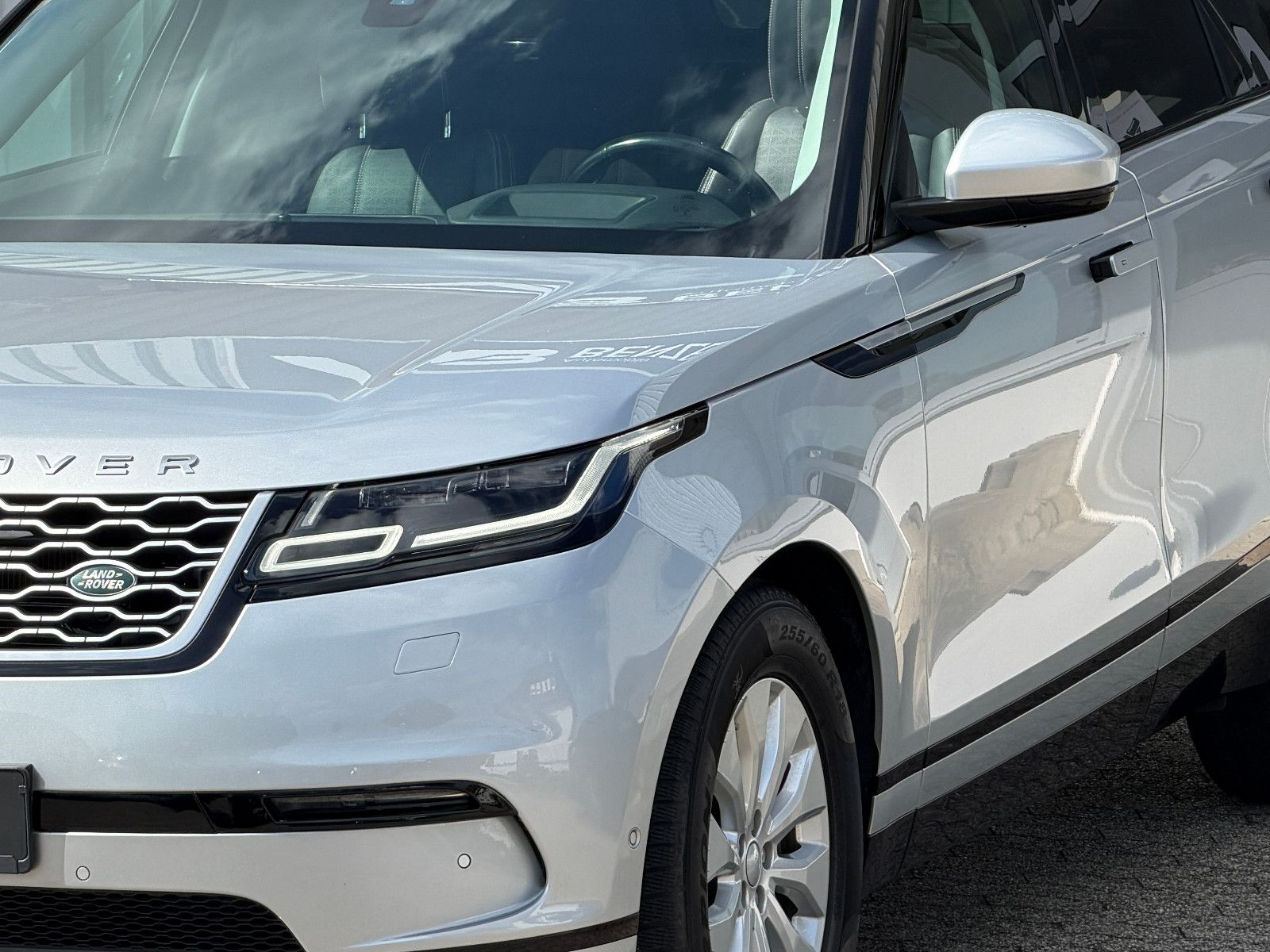 Fahrzeugabbildung Land Rover Range Rover Velar SE/PANO/KAMERA/MERIDIAN/MASSAG