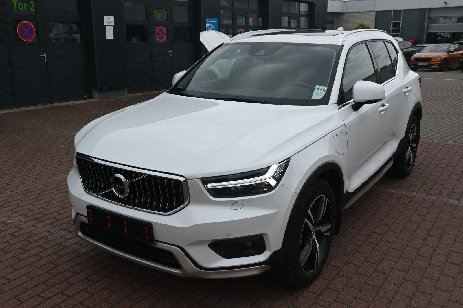 Fahrzeugabbildung Volvo XC40 Inscription Twin Engine 2WD*Pano*360°*H&K