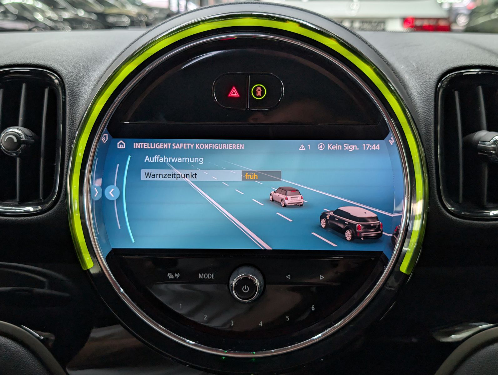 Fahrzeugabbildung MINI Countryman SE (Cooper) Essential Trim All4 94%So