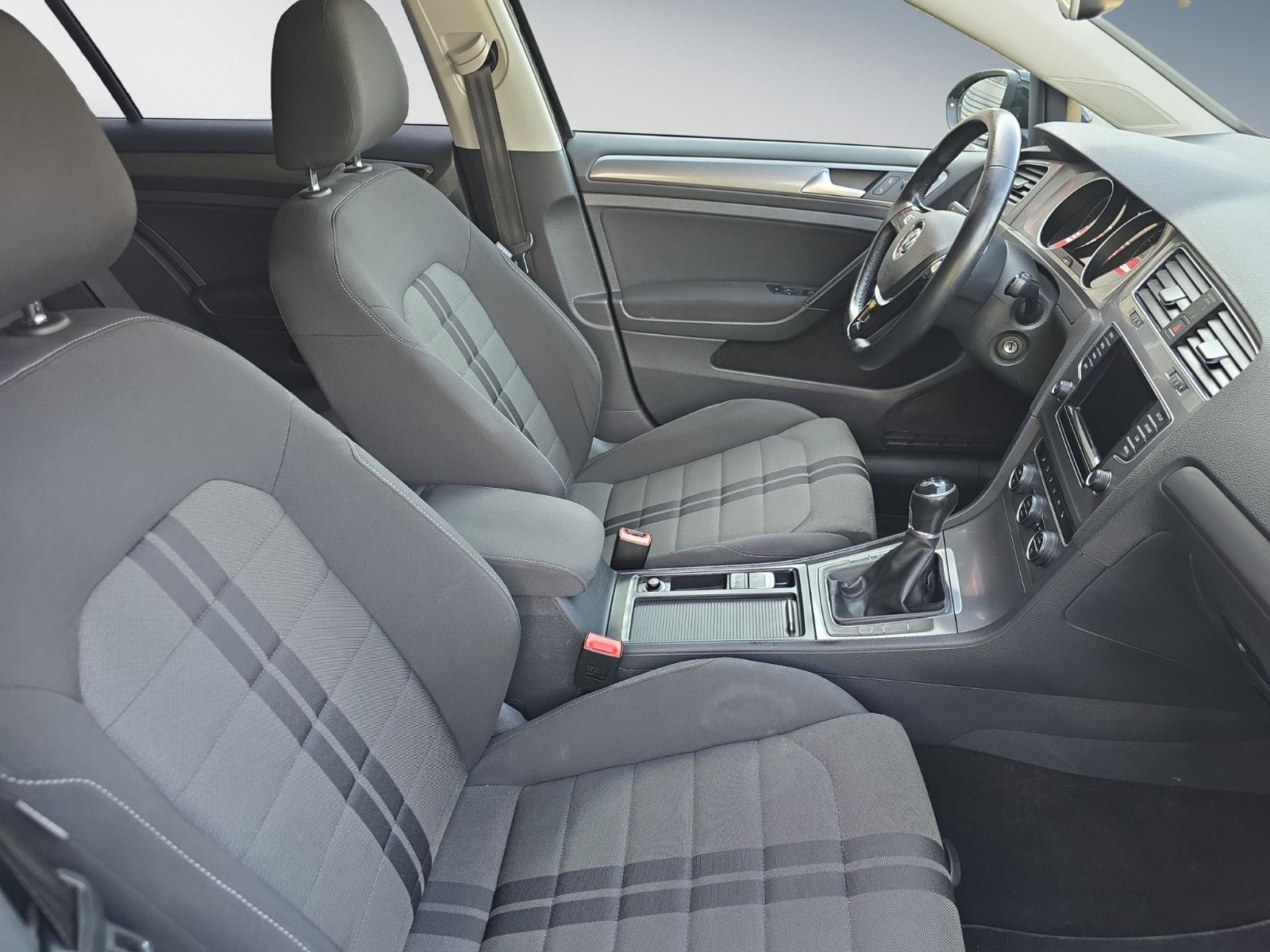 Fahrzeugabbildung Volkswagen Golf VII Trendline BMT/AHK/PDC/KLiMA/SZH