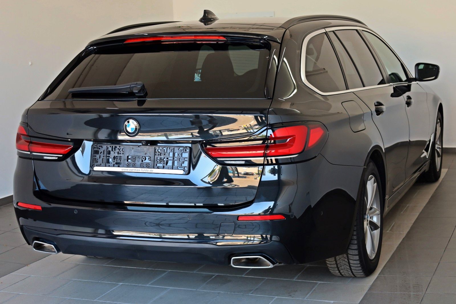 Fahrzeugabbildung BMW 520d xDrive Touring Leder,Navi,LED,Kamera,SH+Sta