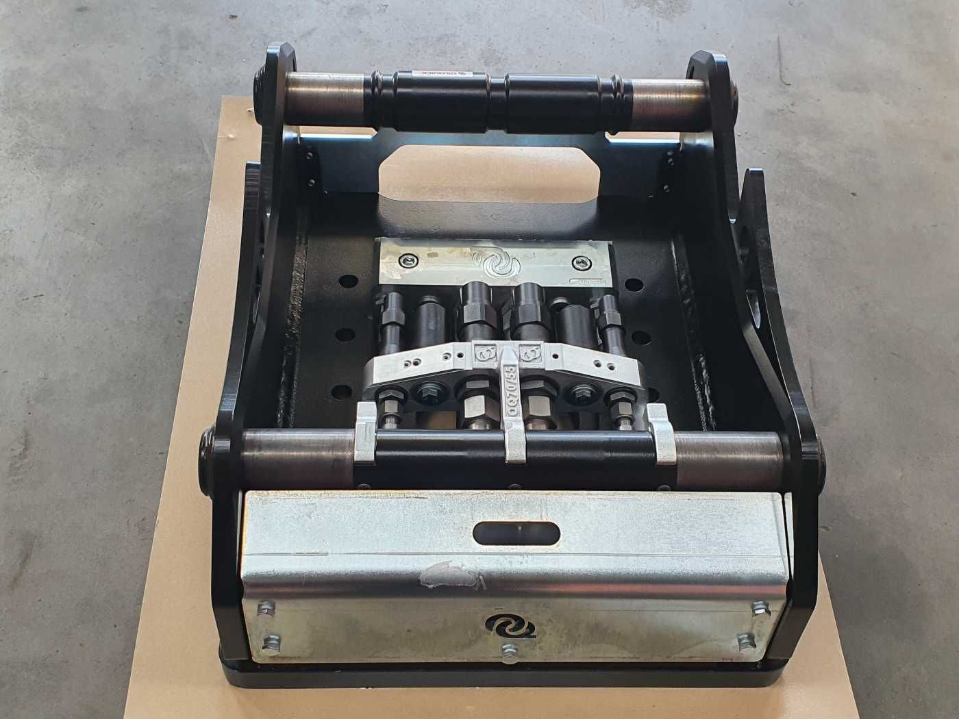 Fahrzeugabbildung Andere OilQuick OQ70/55 Adapterplatte für Westtech NEU