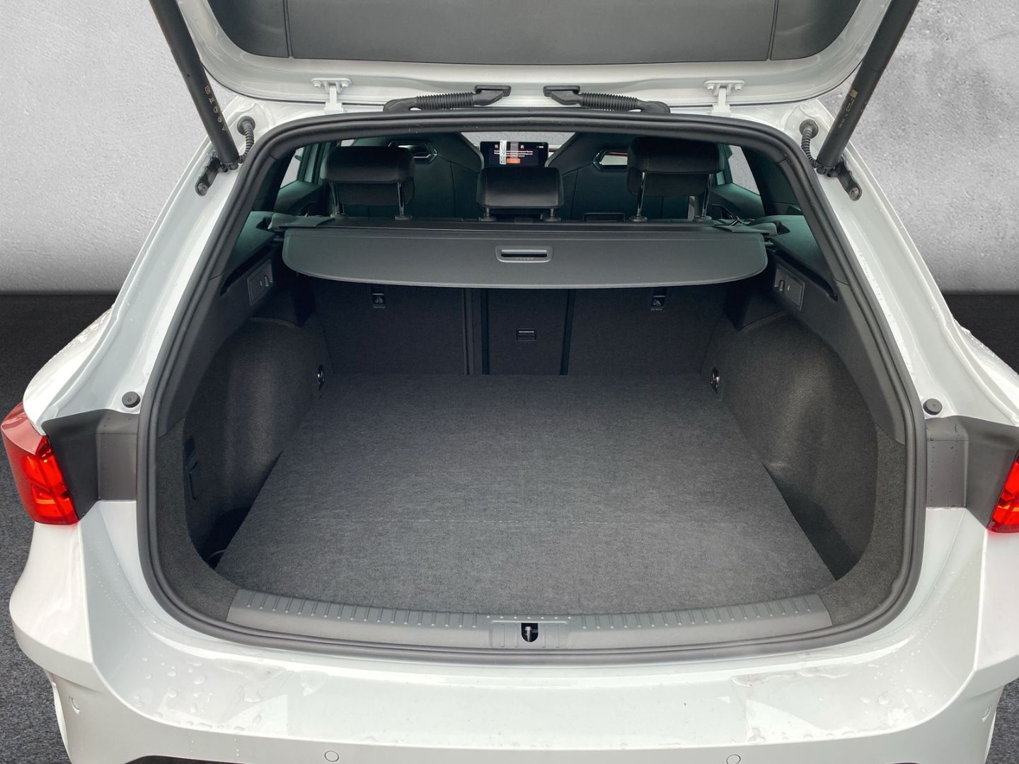 Fahrzeugabbildung CUPRA Leon ST 1.5 e-Hybrid 150kW*Int.Drive*NAVI*MATRIX