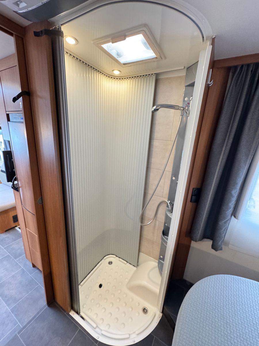 Fahrzeugabbildung Dethleffs Esprit Comfort I 7150-2 QUEENSBETT 1.HAND