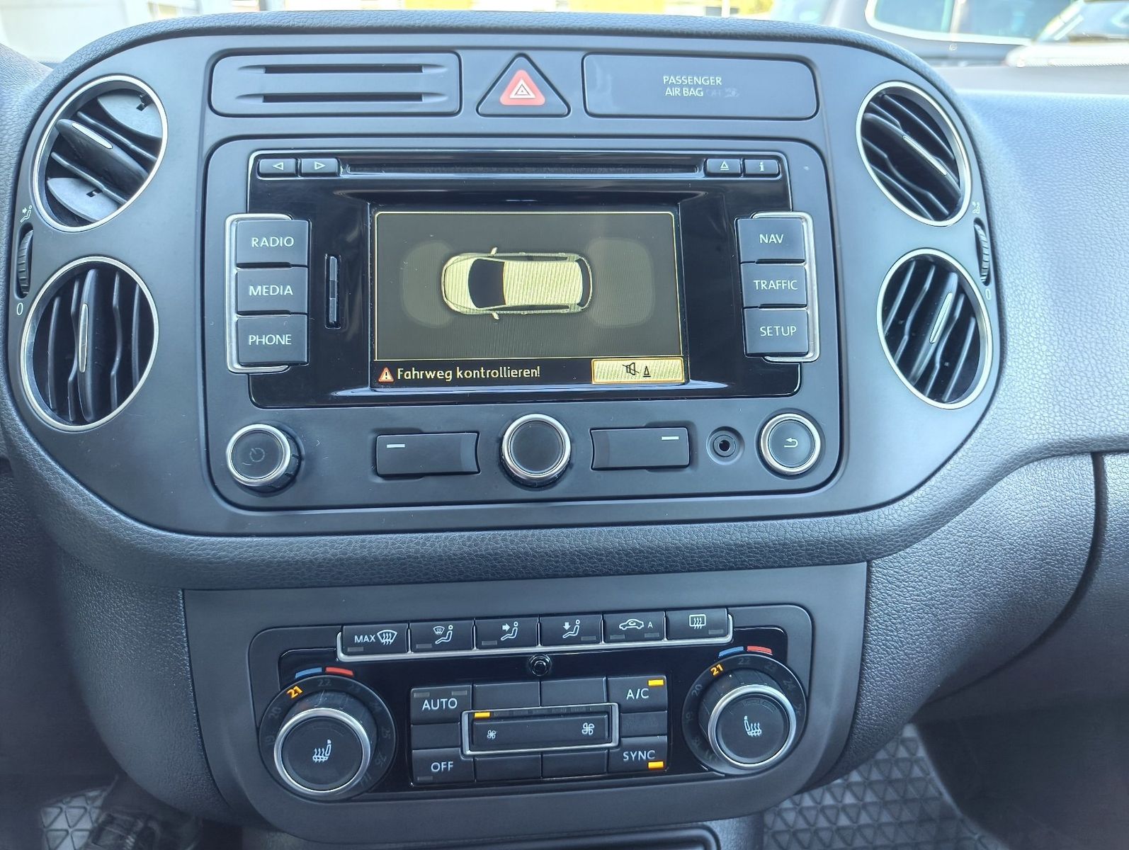 Fahrzeugabbildung Volkswagen Golf VI Plus Comfortline 1.4 TSI DSG + SHZ + A/C