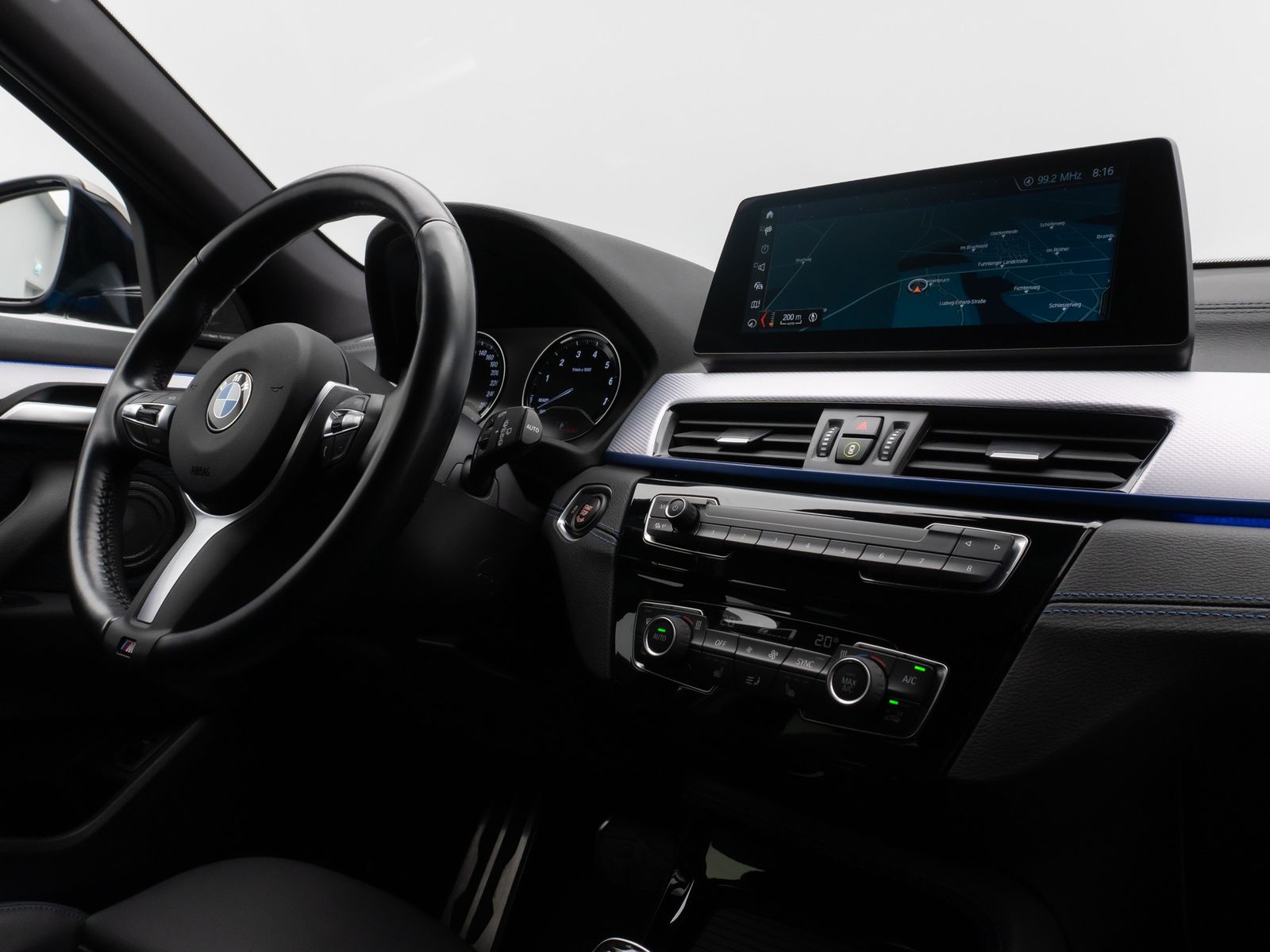Fahrzeugabbildung BMW X2 M35i Kamera HUD DAB H/K Navi+ Alarm 19Zoll