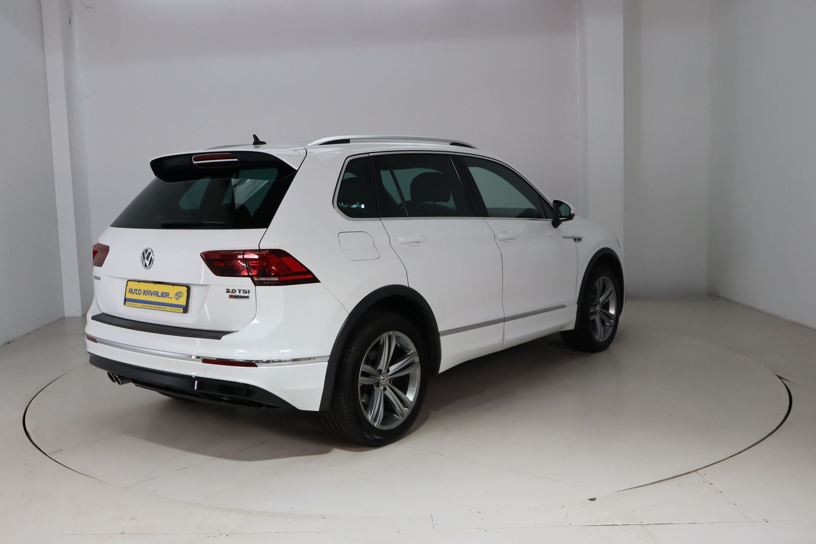 Fahrzeugabbildung Volkswagen Tiguan 2.0 TSI 4 Motion R-line Highline * Pano *