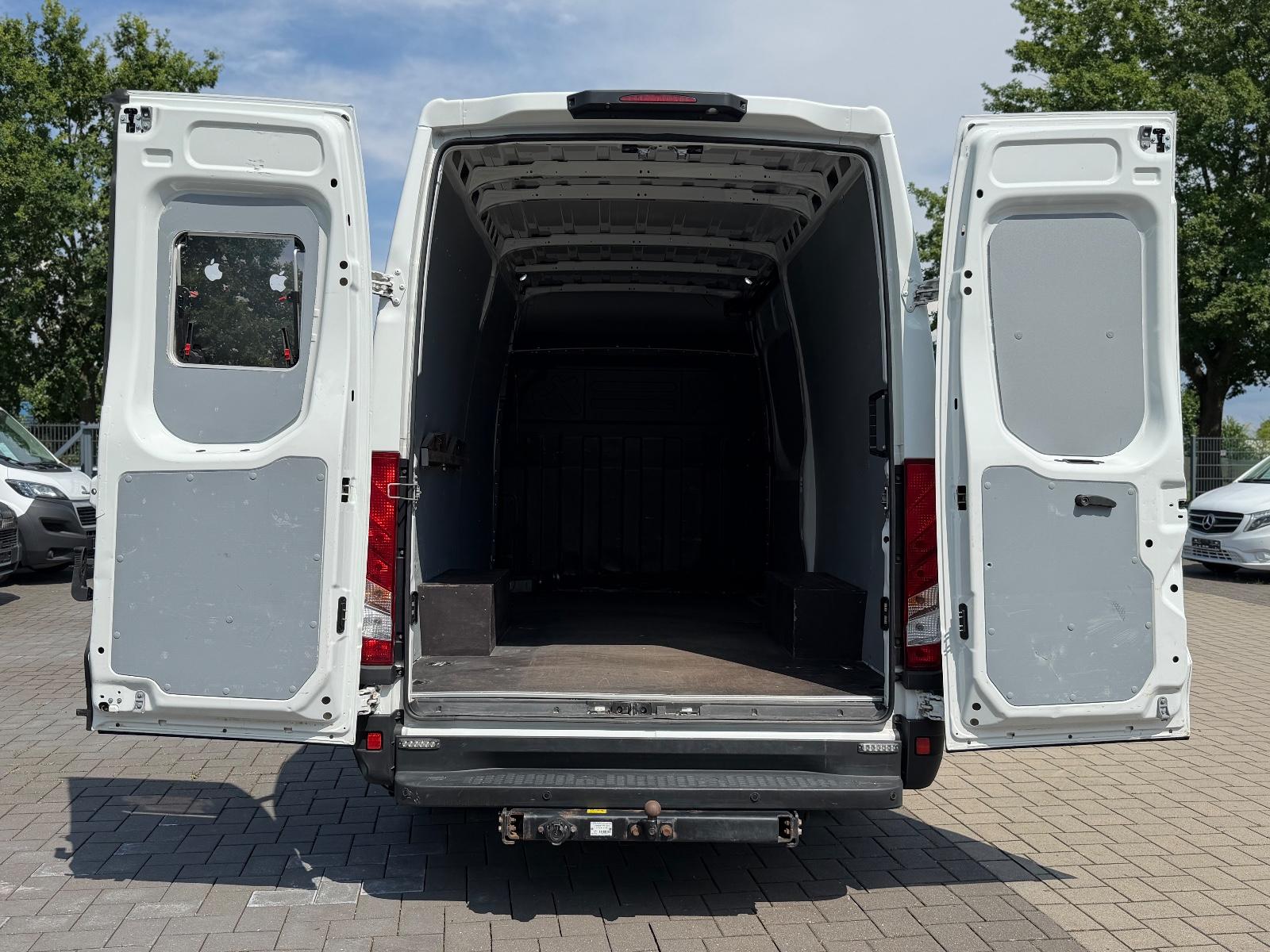 Iveco Daily Kasten RWD 35 Kamera/AHK/Standheizung/ACC
