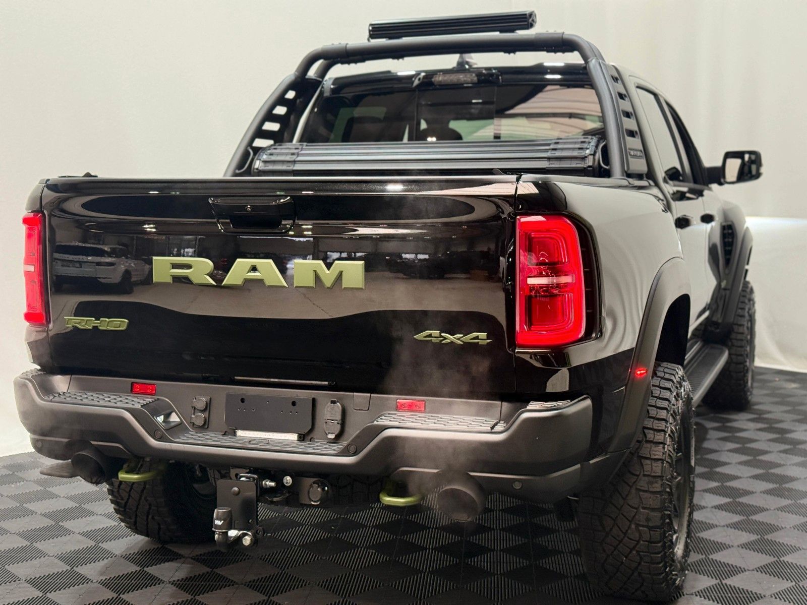 Fahrzeugabbildung Dodge RAM 1500 RHO H/O Olive Edition