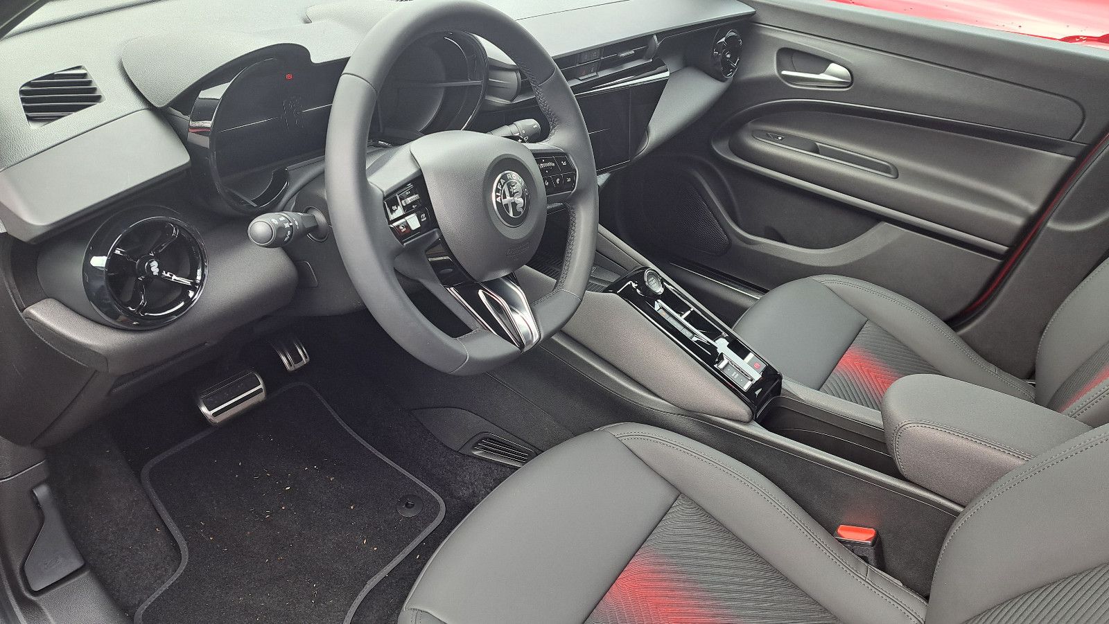 Fahrzeugabbildung Alfa Romeo Junior Ibrida 1.2 VGT 48V-Hybrid 107 kW Speciale