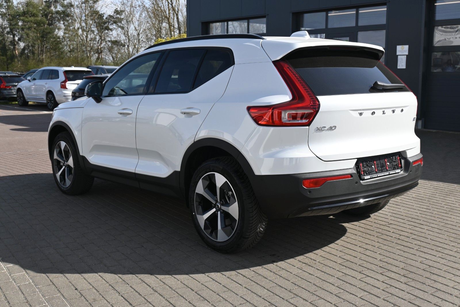 Fahrzeugabbildung Volvo XC40 B3 DKG Plus Dark*H&K*FSHZG*360°*ACC*AHK