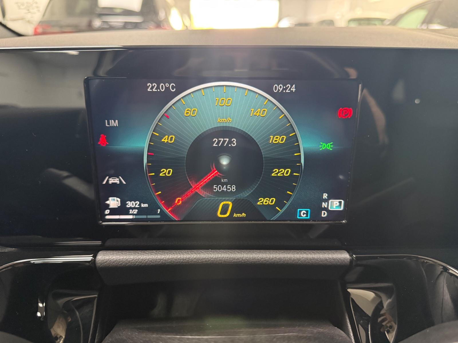 Mercedes-Benz GLA 220 d*AMG-LINE*AHK*MBUX*19 ZOLL*PARK-ASSIST*