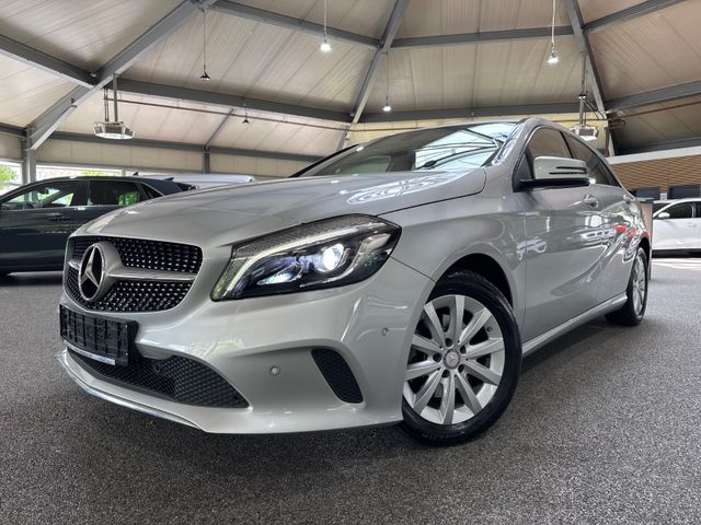 MERCEDES-BENZ A 180 DCT Style Navi LED PDC RfK Sportsitze