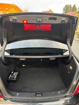 Mercedes-Benz 200 - schwarze Mercedes-Benz 200