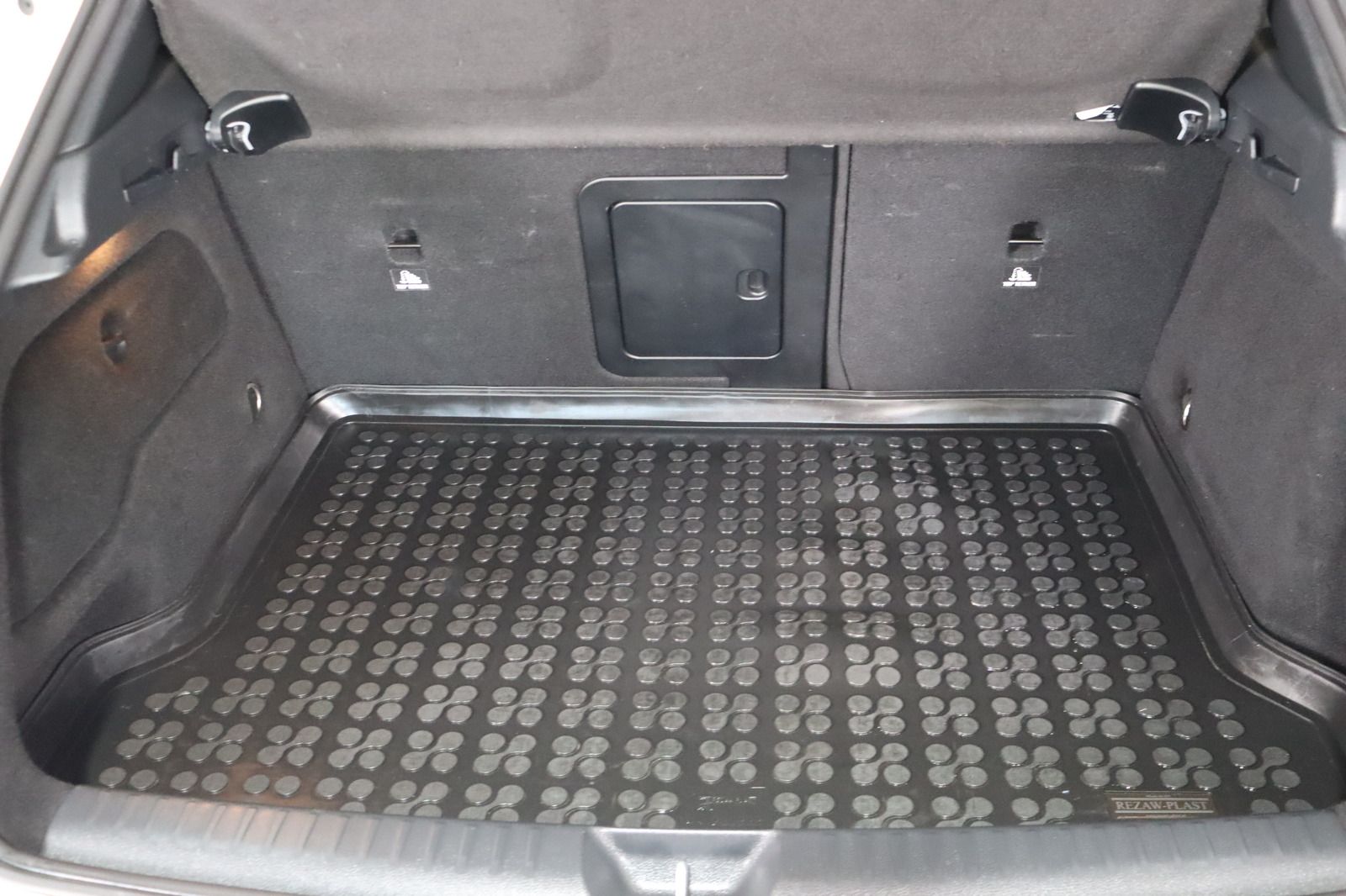 Fahrzeugabbildung Mercedes-Benz GLA 220 d AMG-line * LED * Navi * Pano