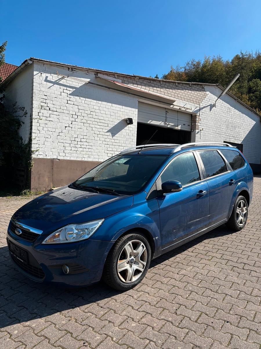 Ford Focus 2009 — rear view