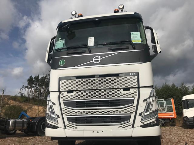 Volvo FH 540 8x4 tridem Hiab