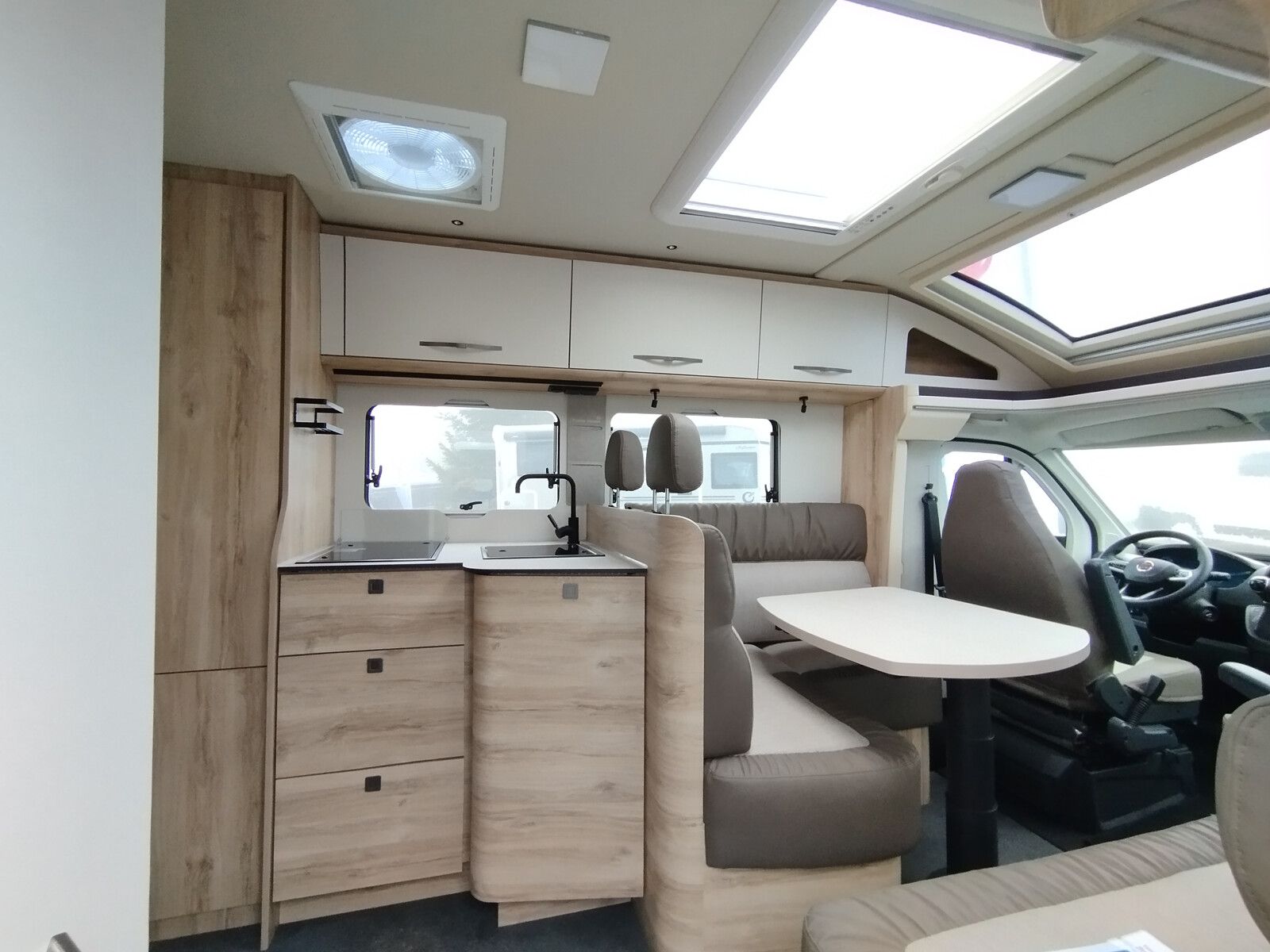 Fahrzeugabbildung Eura Mobil Profila T PT 675 SB 180 PS Aut. Mondial Plus