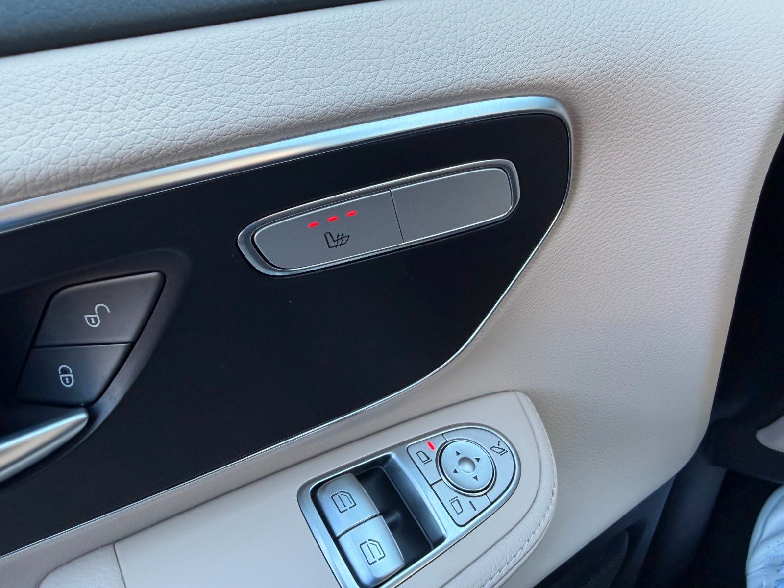 Fahrzeugabbildung Mercedes-Benz V 250 d AVA DISTRONIC AHK2,5to elektr Türen 360