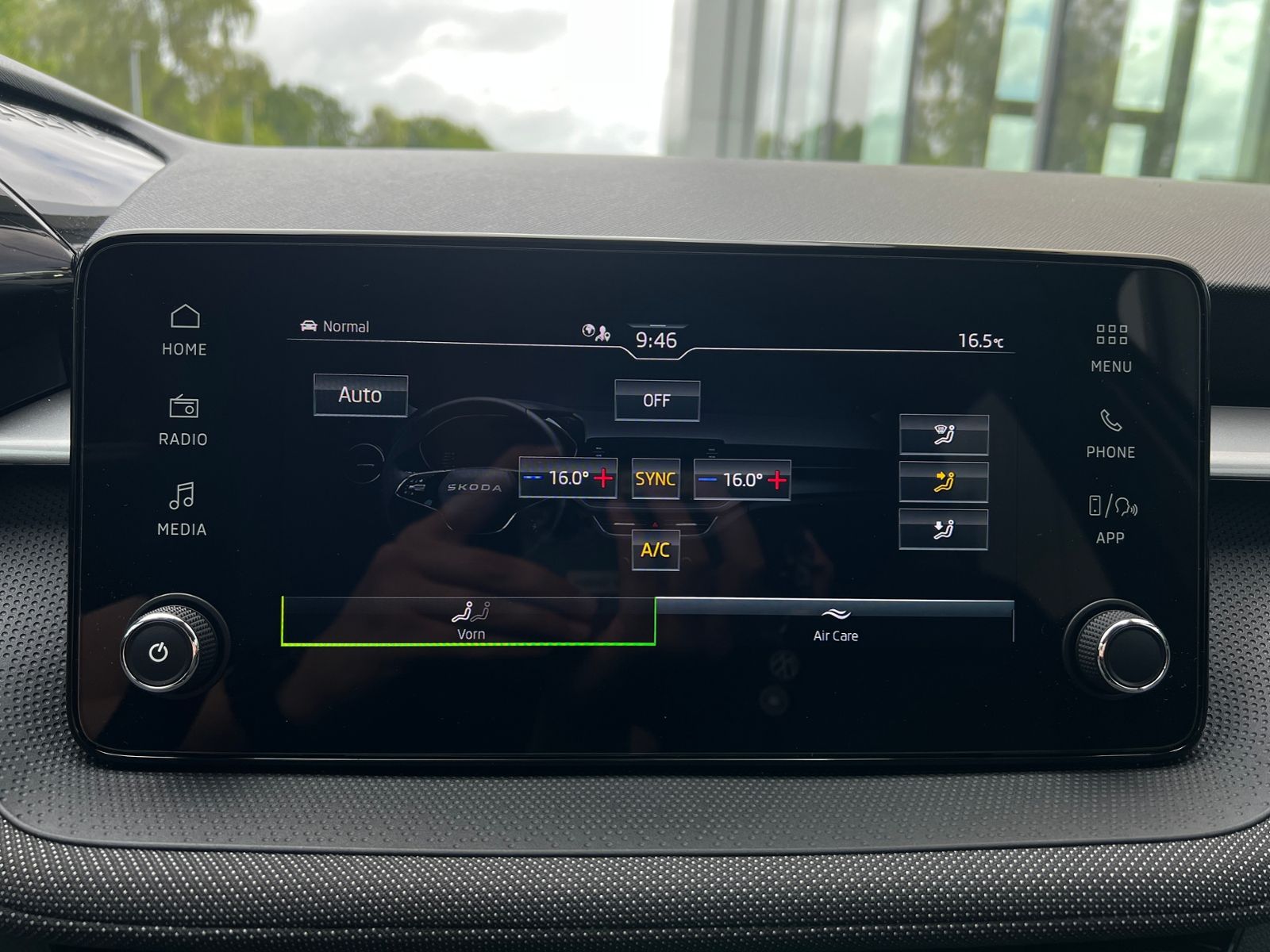 Fahrzeugabbildung SKODA Fabia Selection Tour 1.0 TSI *Vorb. AHK, LED, Ka