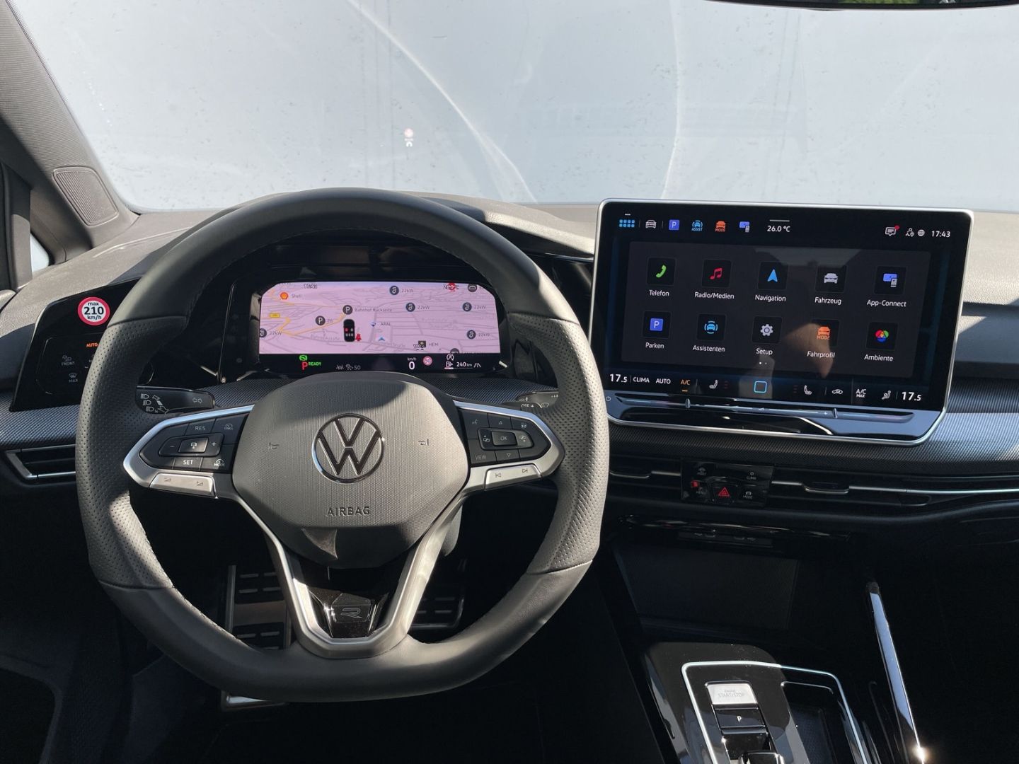 Golf VIII 1.5 eTSI DSG R-Line Kamera/Matrix/AHK/