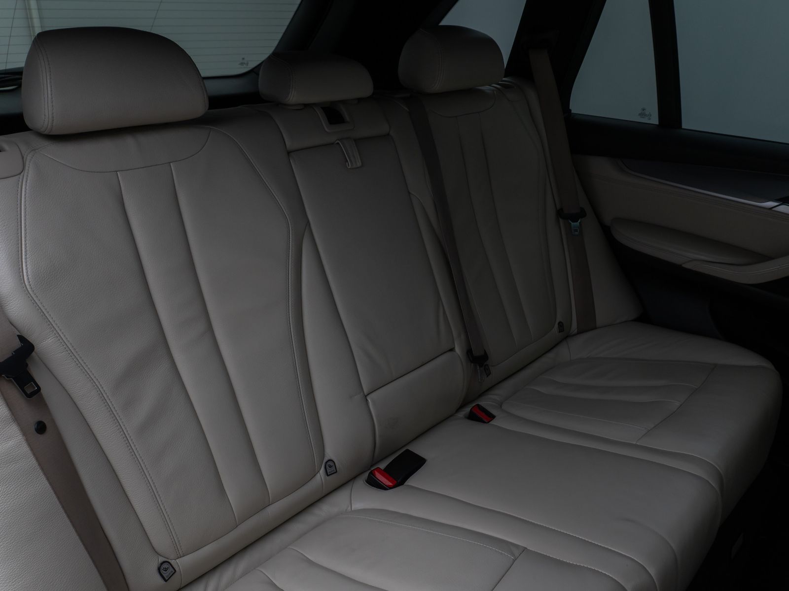 Fahrzeugabbildung BMW X5 xD30d M Sport HUD HiFi NaviPro PDC LED Leder