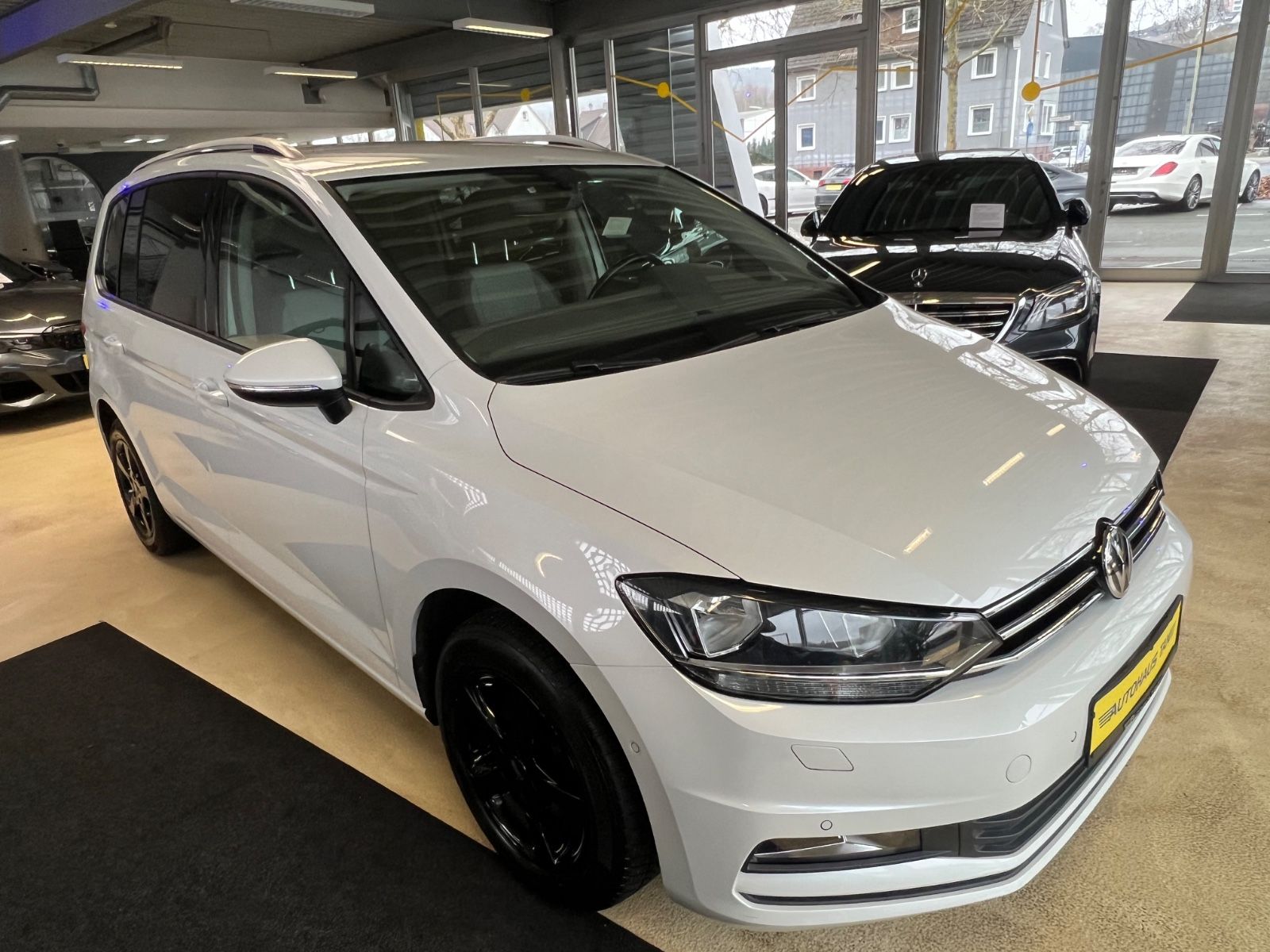 Fahrzeugabbildung Volkswagen Touran 2.0 TDI Comfortline *PERLMUTTWEIß*NAVI*