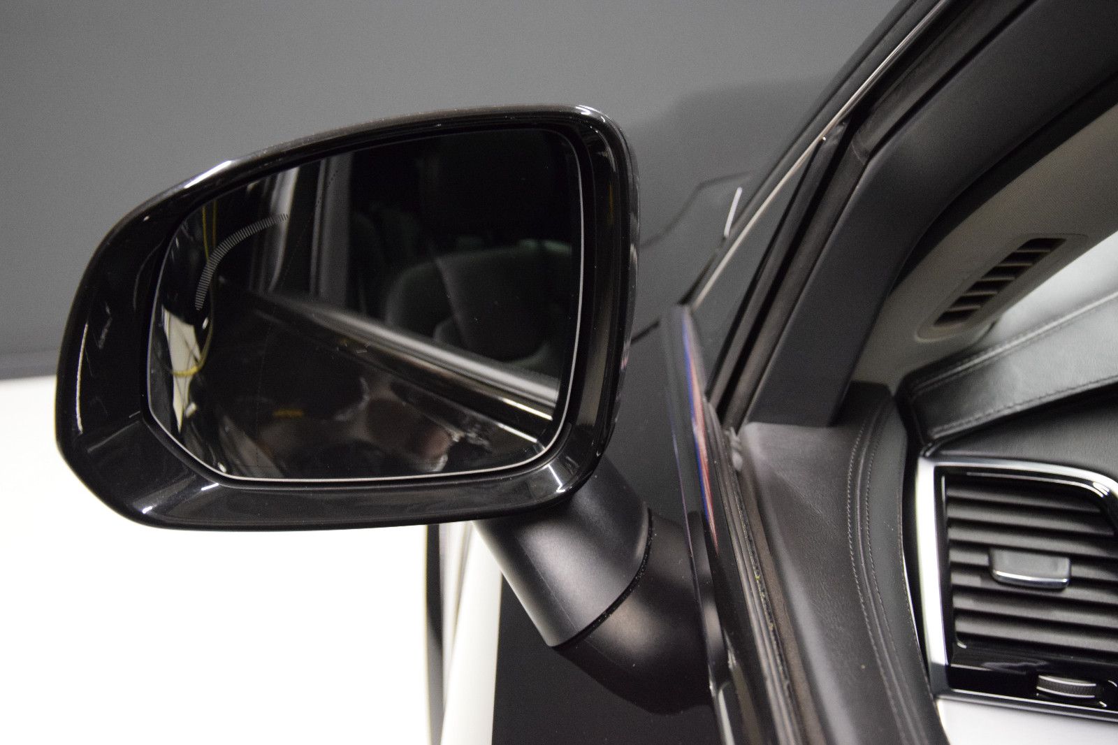 Fahrzeugabbildung Volvo XC 90 Momentum AWD ACC HUD PANO VZE Vollleder