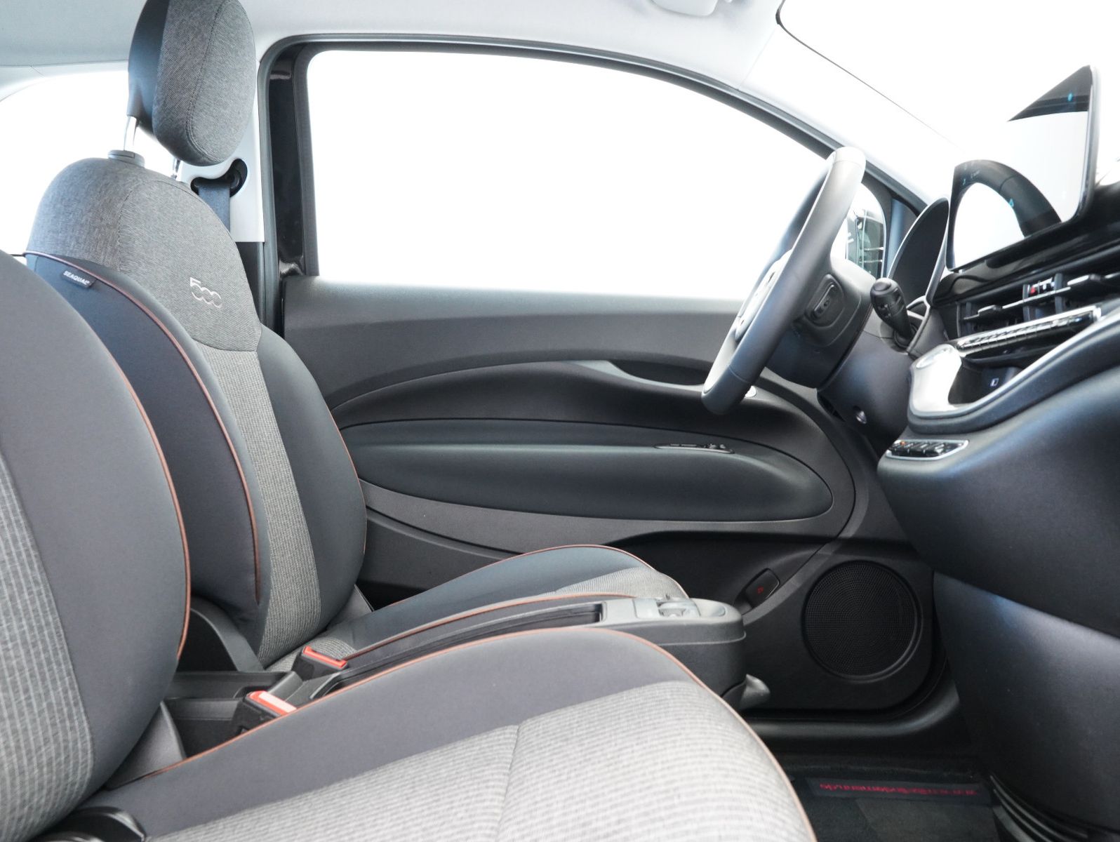 Fahrzeugabbildung Fiat 500e Icon 87KW/42kWh/DC-LADEN/NAVI/KAMERA
