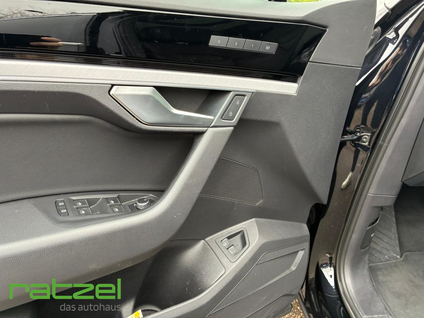 Fahrzeugabbildung Volkswagen Touareg Elegance 4Mot. eHyb. El. Panodach Navi L