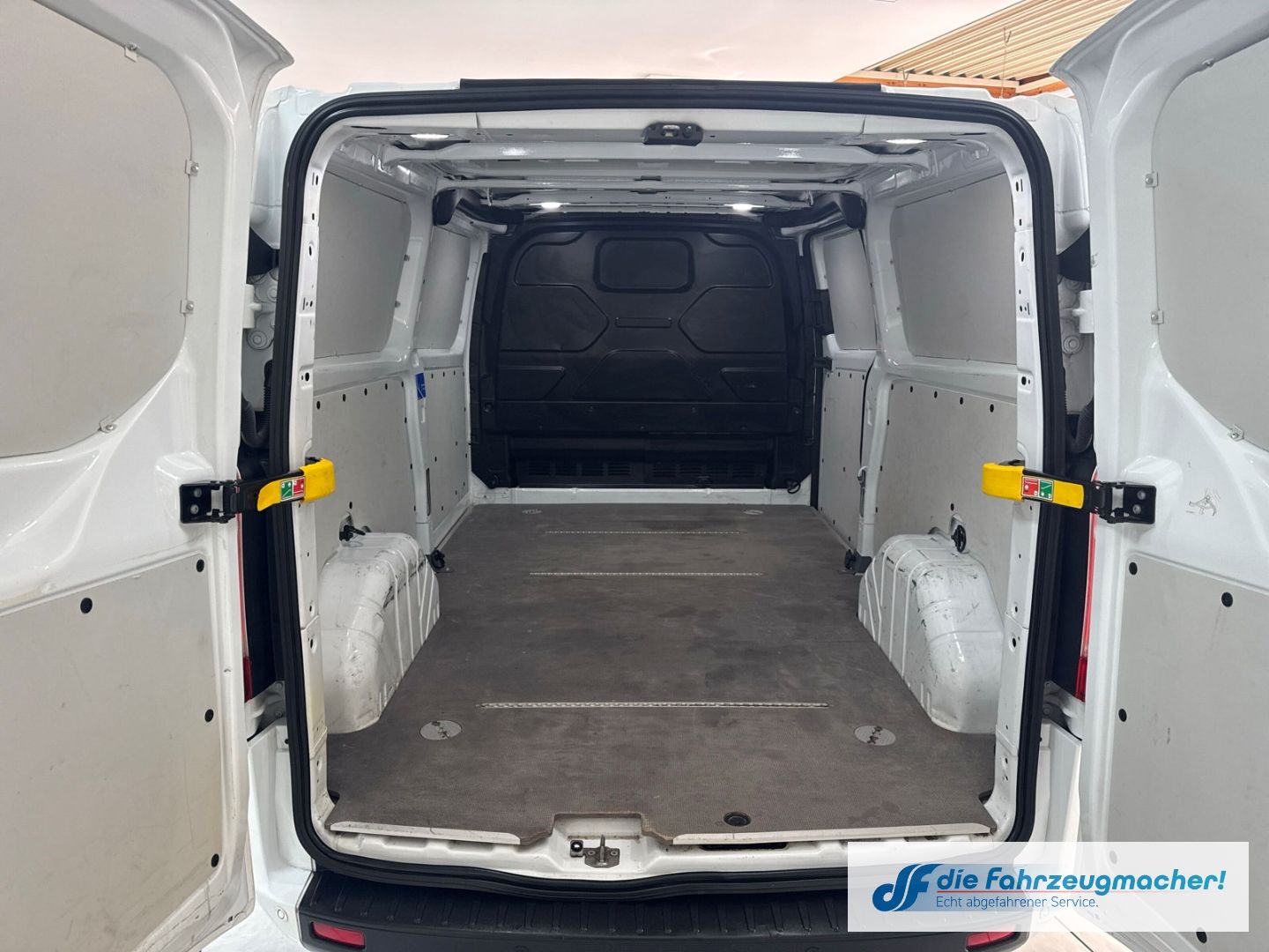 Fahrzeugabbildung Ford Transit Custom Kasten 320 L2 Trend 2.0 TDCi DAB