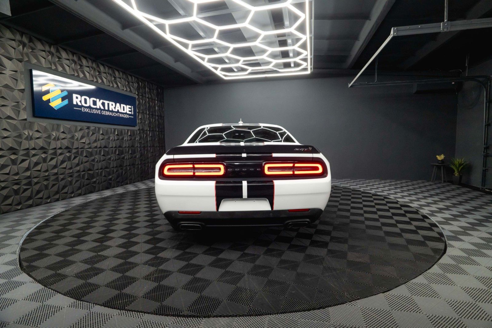 Fahrzeugabbildung Dodge Challenger 6.4 V8 SRT 392 R/T SCAT PACK LineLock