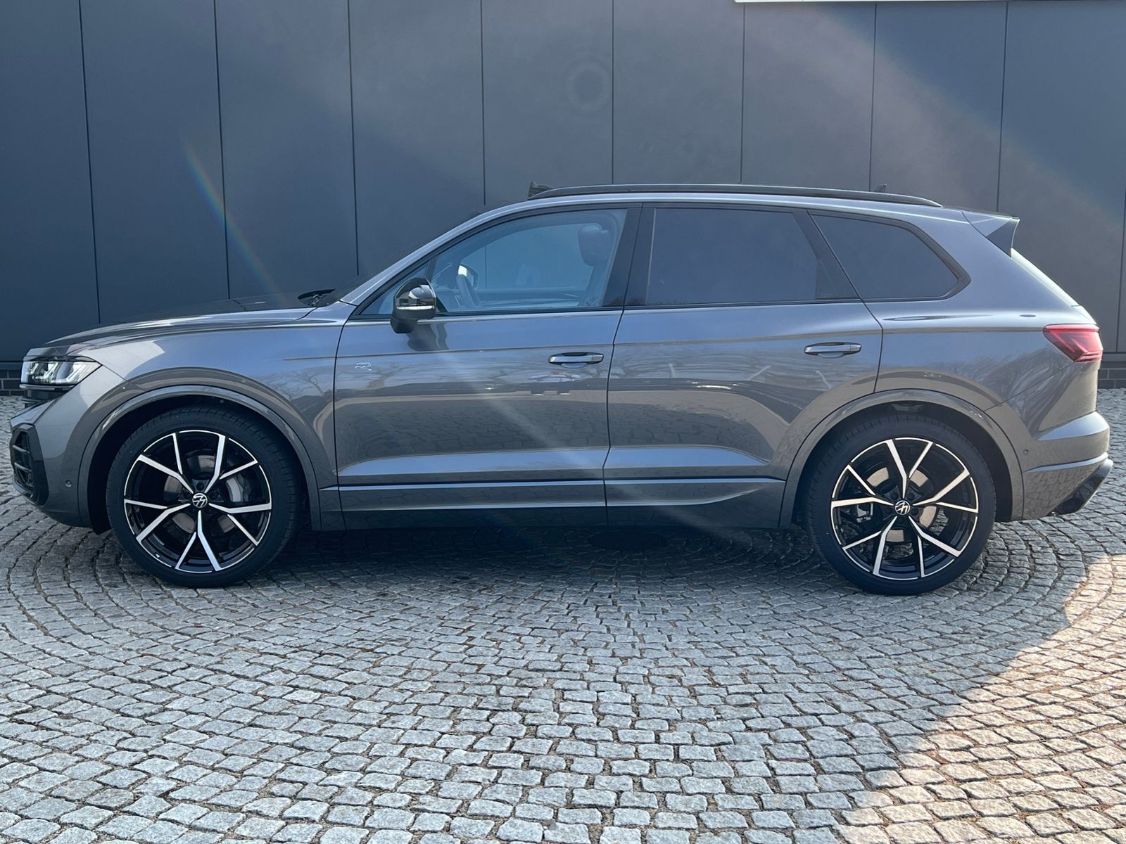 Fahrzeugabbildung Volkswagen Touareg R-Line FINAL EDITION V6 TDI SCR 4MOTION