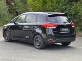 Kia Carens FIFA Edition | KLIMA | S-HZG | Lenkrad-HZ - Kia Carens mit Anhängerkupplung