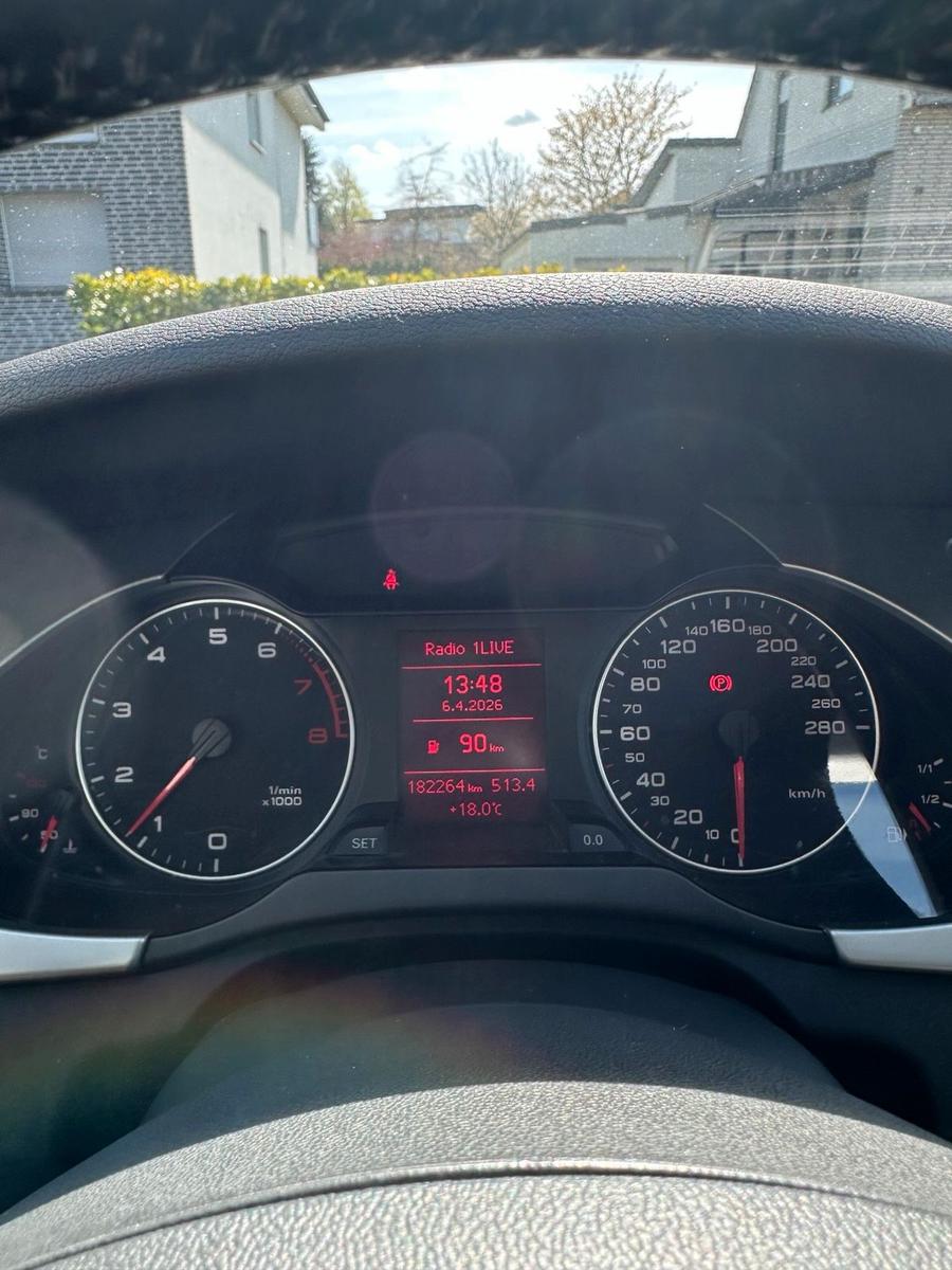 Audi A4 2010 — photo 5